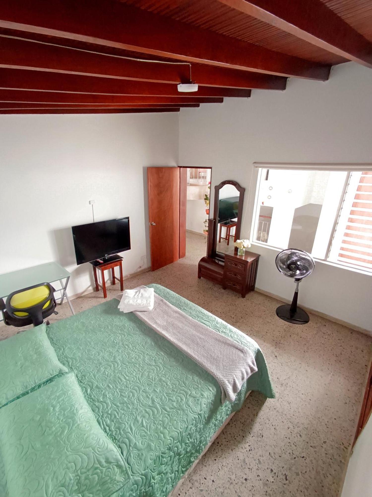 The Flora House - Espacio Seguro, Amplio Y Acogedor Homestay