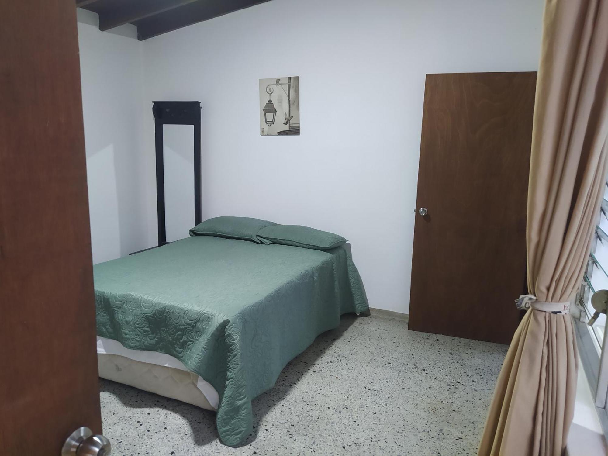 The Flora House - Espacio Seguro, Amplio Y Acogedor Homestay Medellin